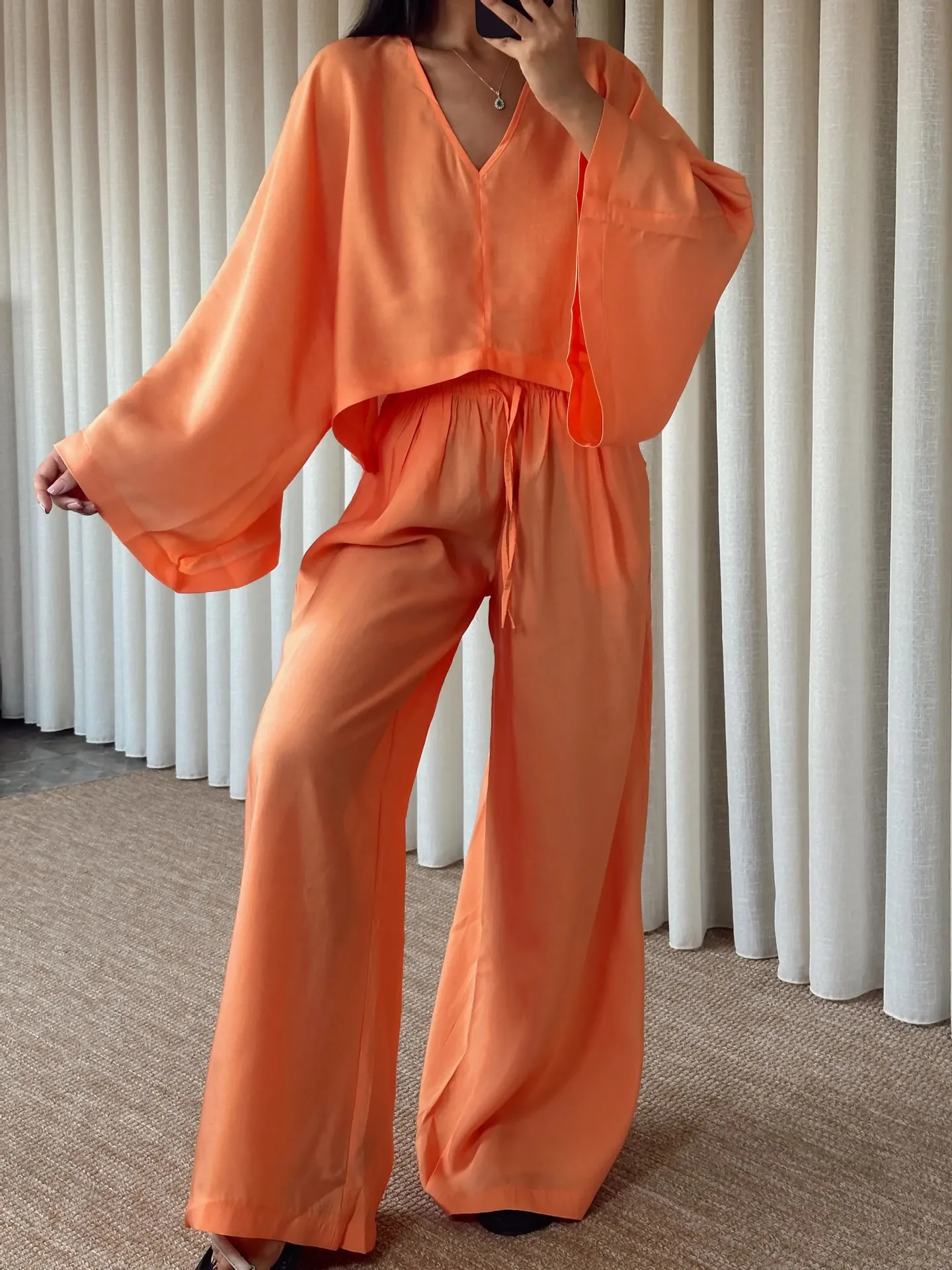 

Casual Solid Color Two Piece Set Loose Bat Sleeve V-neck Pullover High Waist Trousers Set Autumn New Commuter Women Clothing