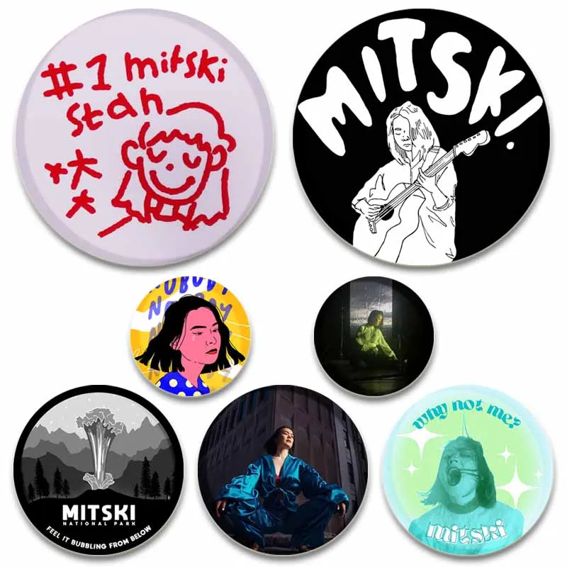 Broche de cantante Pop Mitski con forma de corazón, Bury Me At Makeout, broches esmaltados para ropa, insignia acrílica redonda, joyería, alfileres divertidos, regalos