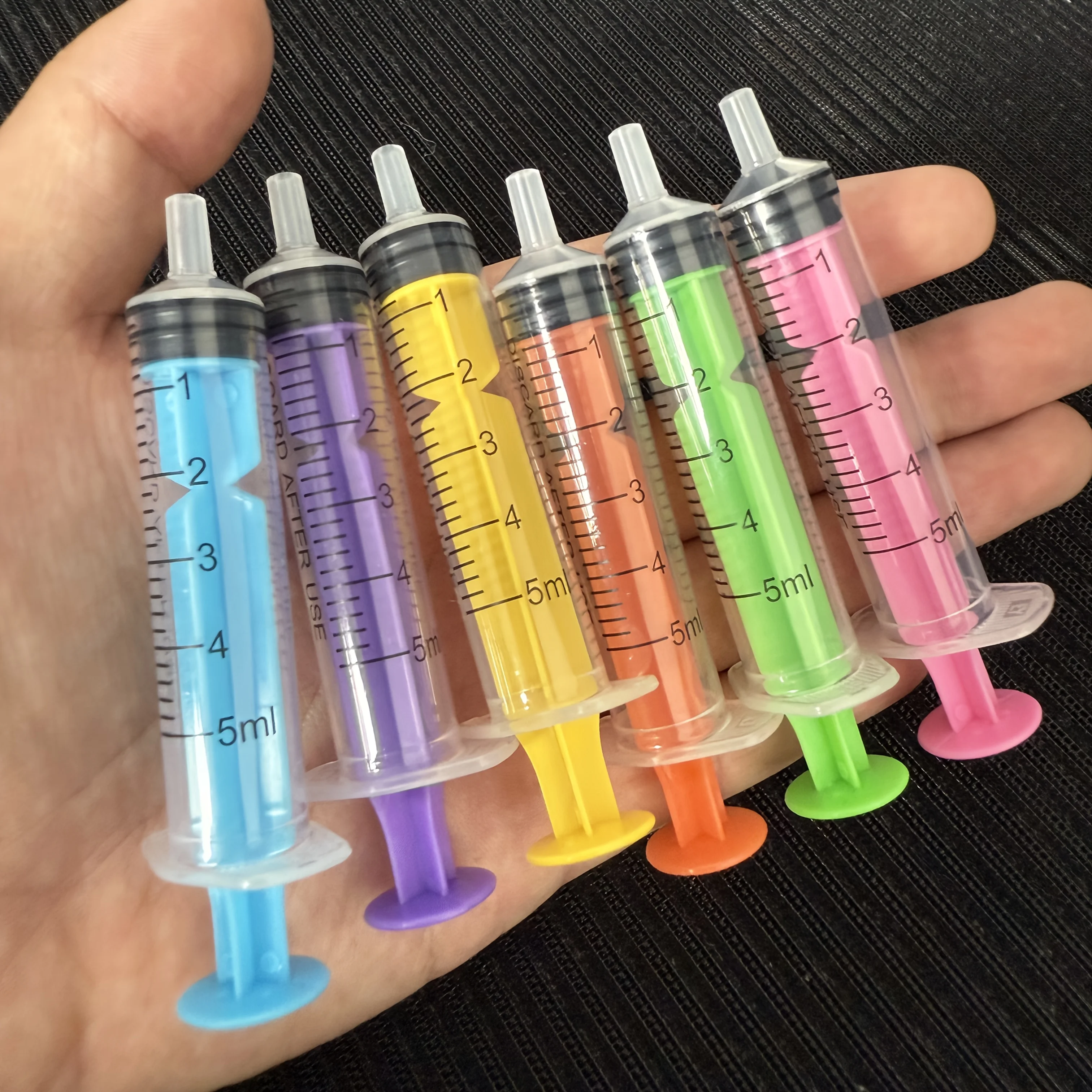 5/6 Stück 5 ml bunte Spritzen mit Deckeln für Klebstoff, Flüssigkeitsabgabe und -messung, Füttern von Haustieren, Nachfüllen von Tinte usw., Gelb, B