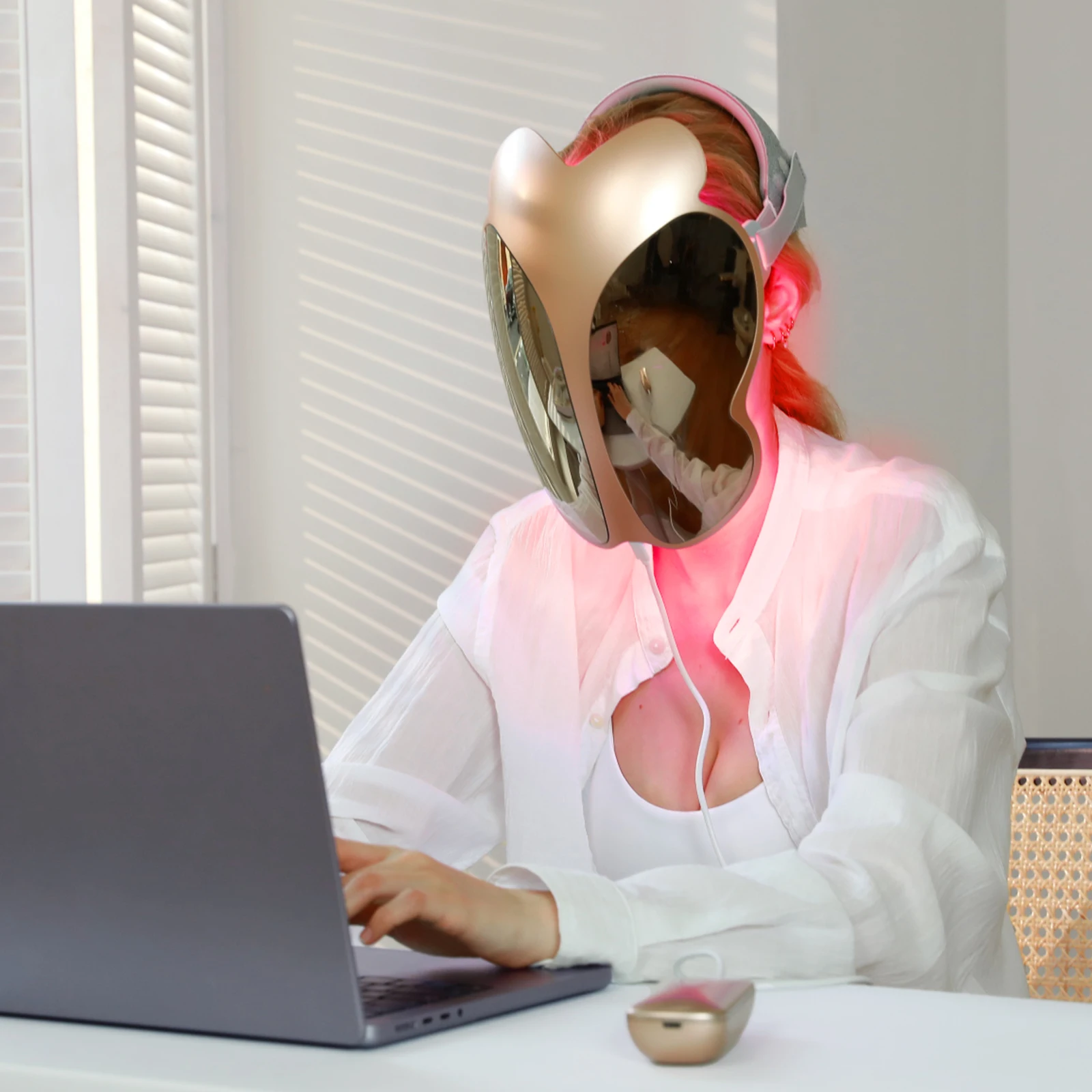 Red Dot Aurora Butterfly LED Facial Mask with Red Light Therapy 2500mAh Battery 35mW/cm Energy PC Material