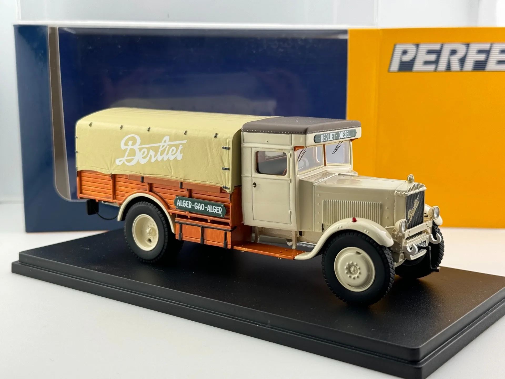 Modèle de voiture en résine moulé sous pression PERFEX, échelle 1/43, jouet de collection, cadeau, affichage Souvenir, ornement