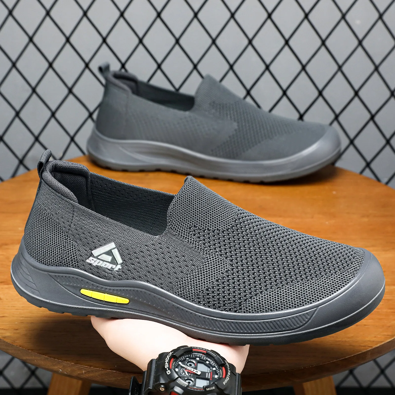 Men's Lightweight Cloth Shoes Breathable Non-odorous Mesh Shoes Comfortable Soft-soled Sneakers Large-sized Canvas Casual Shoes