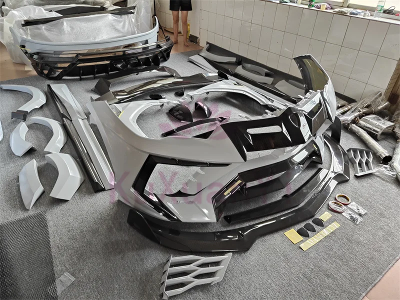 Half carbon fiber M-style front bumper rear bumper s exhaust hub engine hood rear spoiler for Lamborghini URUS body kit