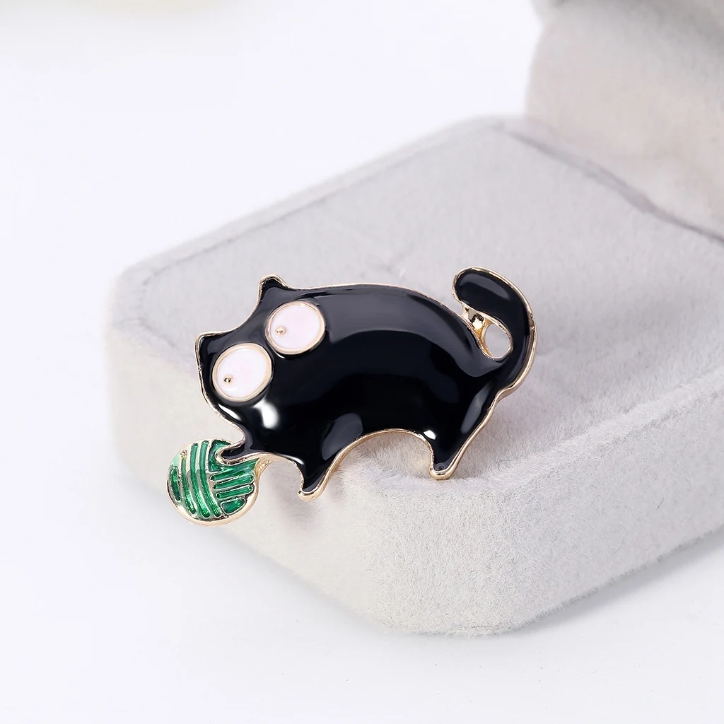 Black Cartoon Cat Brooch Holding a Ball, Korean Style Personality Fashion Creative Oil Drop Brooch Pins Gifts