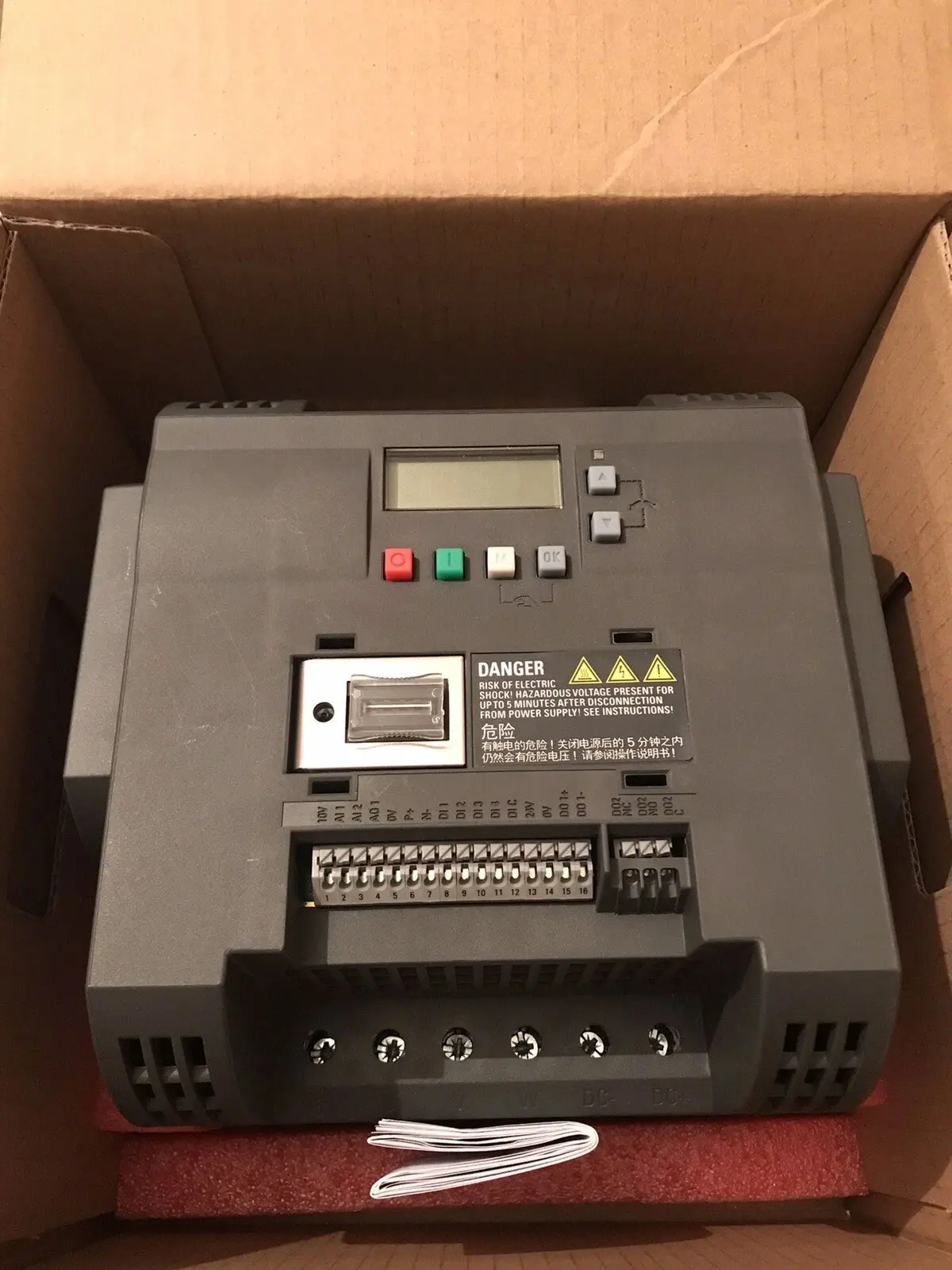 

Совершенно новый 6SL3210-5BE25-5CV0 6SL3210-5BE25-5UV0 6SL3 210-5BE25-5CV0 6SL3 210-5BE25-5UV0 Гарантия один год
