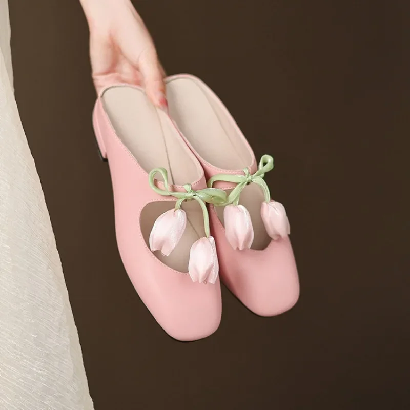 

Новые черные, бежевые тапочки на низком каблуке с цветочным принтом, европейско-американские модные удобные сандалии для отдыха и поездок на работу, размер 32-43