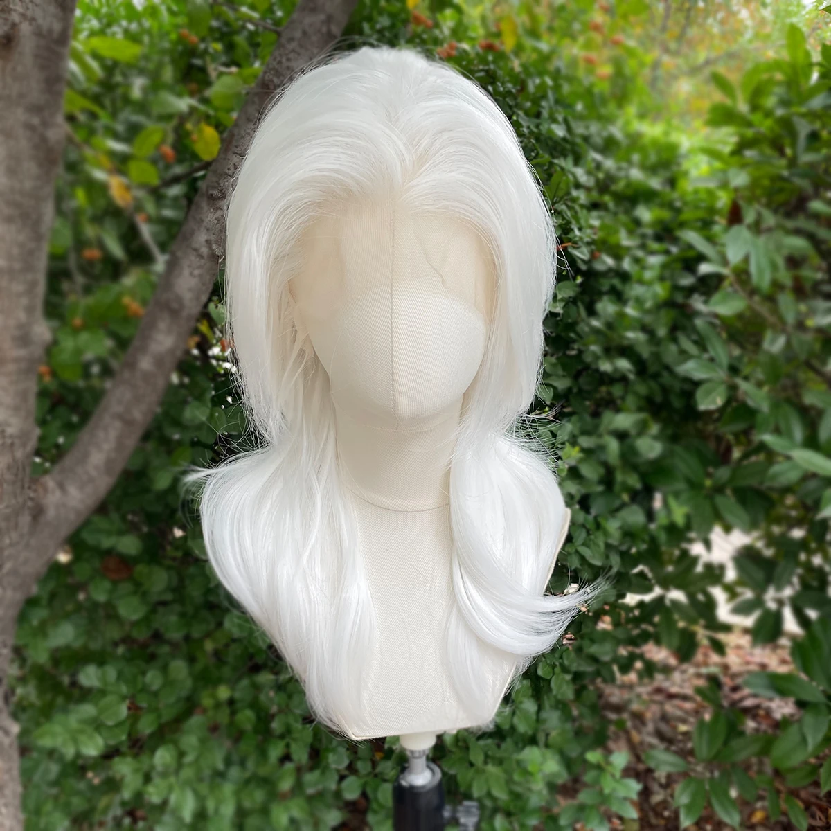 Peruki syntetyczne typu lace front Peak Style White 13x4 dla kobiet, peruki syntetyczne do cosplayu, krótkie kręcone peruki o długości do ramion z warstwami i kucykami.