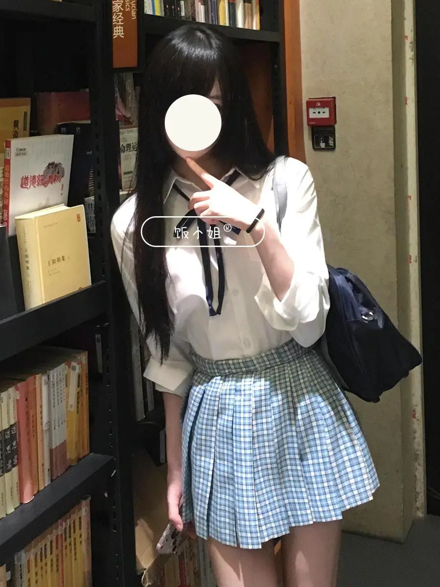 Letnia, czysta biel, koszula w stylu JK, dopasowana w talii, wyszczuplająca sylwetkę, damska, japoński styl preppy, krótkie rękawy, JJ252