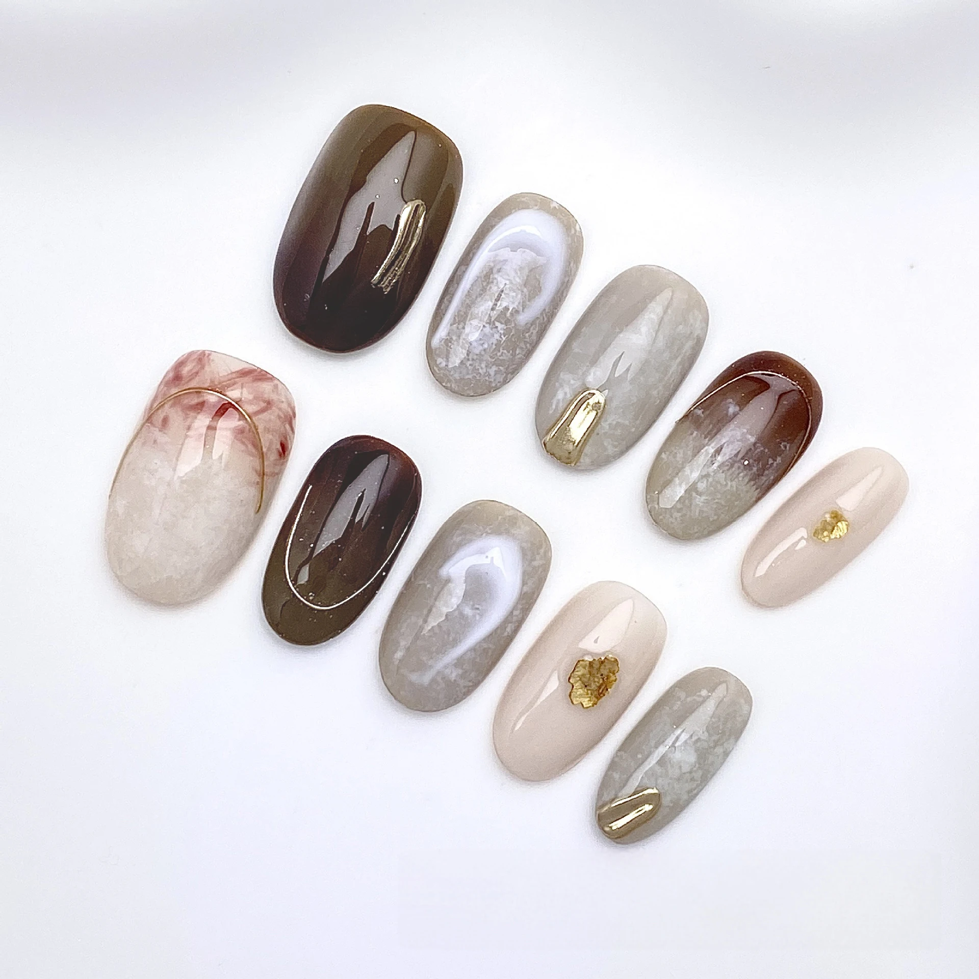 10 szt. Ręcznie Robione Krótkie Naklejki na Paznokcie Kawaii Wysokiej Jakości na Imprezę, Paznokcie Sztuczne do Naklejania z Efektem 3D, Złotym Chromem, Perłowym Błyskiem i Efektem Kociego Oka