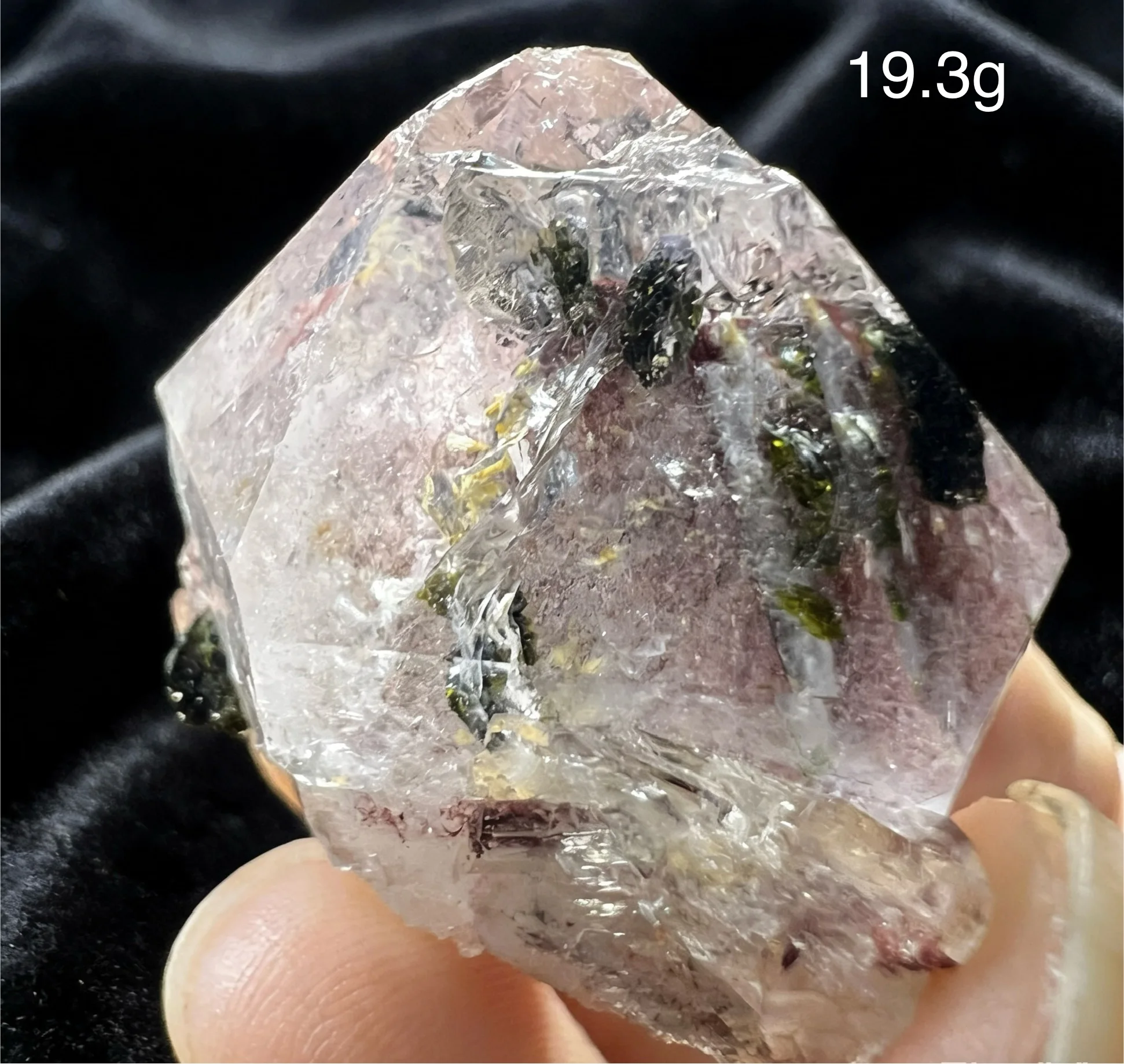 

Natural Garden Quartz Crystal Specimen with Epidote Symbiosis, Raw Clear Quartz Mineral Sample for Collection & Decoration