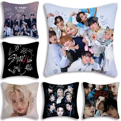 K-Kpop fodere per cuscini Cartoon Sofa decorativo casa stampa fronte-retro breve peluche carino fodera per cuscino S-straps Cartoon-K-kids