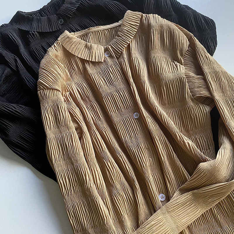 LUXURY-Folded Shirt with Sculpted Lines and Flowing Nordic Style, Featuring a Pleated and Lightweight Design, 2024