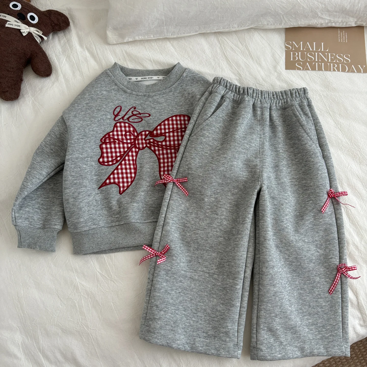 New Children's Casual Sport Clothes Set Outfits for Girls Boys Autumn Clothing Baby Kids Bow Print Sweatshirt Trousers Suit