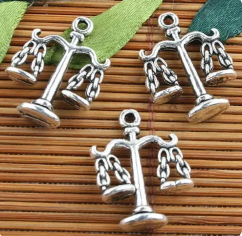 Acessórios de liga de prata tibetana, escalas de 2 lados justiça design encantos, 23x18mm, 20pcs, hwef0093