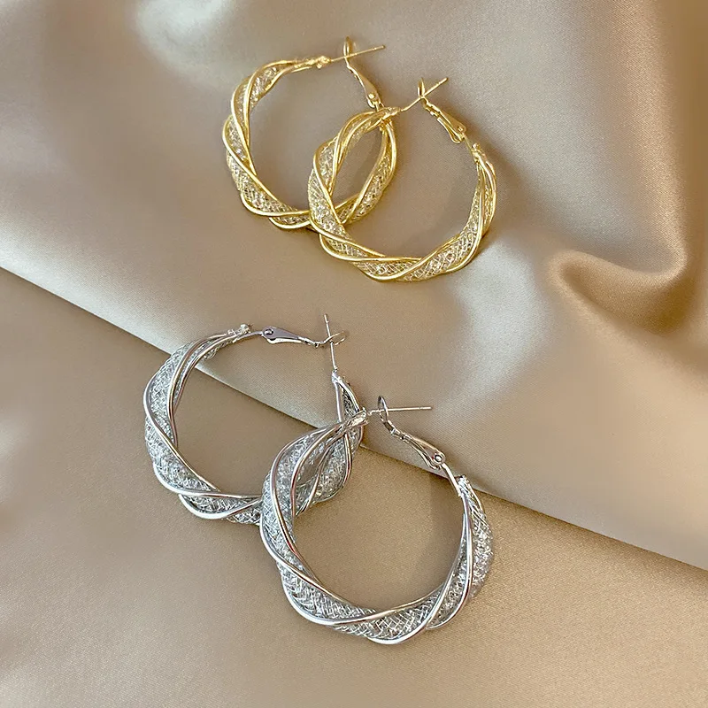 Elegant Shiny Mesh Design Rhinestones Hoop Earrings Vintage Gold Color Hollow Mobius Twisted Round Earrings Women's Jewelry