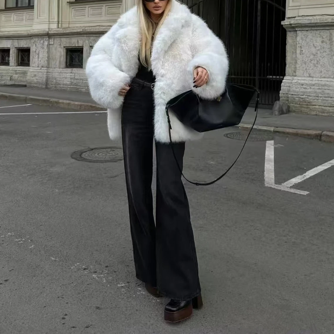 Manteaux en fausse fourrure pour femmes, vestes courtes blanches en fourrure, surdimensionnées, col rabattu, manches longues, boutons recouverts, amples et décontractés, automne hiver 2025