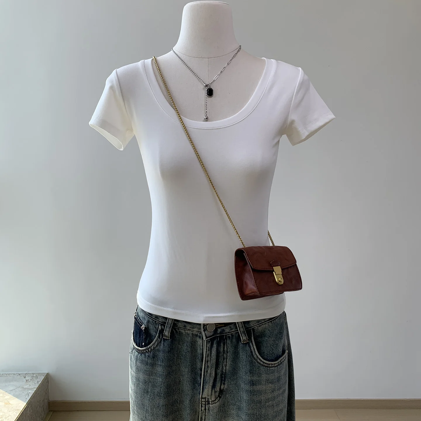Suseyiku Women's Slim Fit White Short Sleeve T-Shirt Fashionable Summer New Style Shoulder Width Regular Cotton U-Neck Top