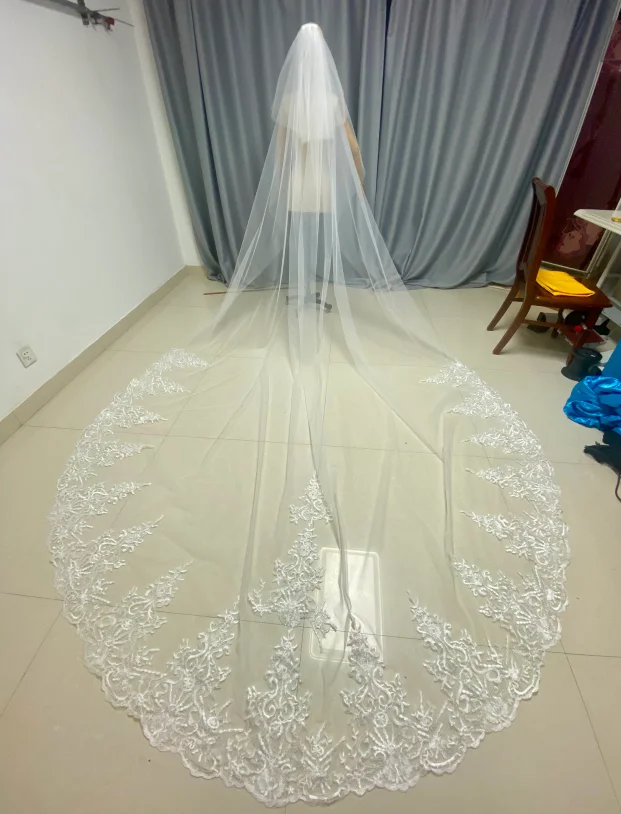 

Real Photos Custom 2 T Long Lace Wedding Veil 4 Meters White Ivory Bridal Veil With Comb Cheeky Fard Bridal Helmet Accessories