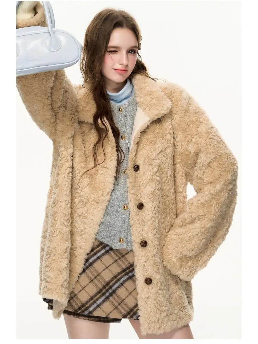 Kurtki i płaszcze z imitacji futra damskie, krótkie, lekkie, o prostym kroju, zimowe, w stylu highstreet, ciepłe, wodoodporne, z efektem wykończenia krawędzi, z rozszerzanymi rękawami.