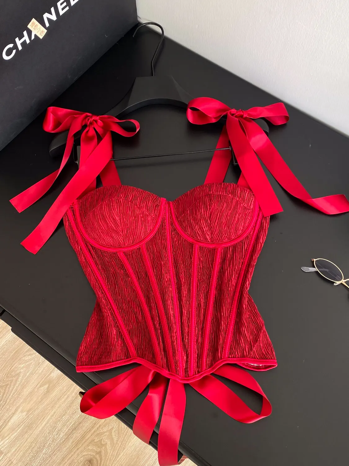 Rotes Korsett-Top für Damen im Vintage Y2K-Stil, schulterfreies Camisole-Top mit Schnürung und Schleife, sexy Bustier-Tanktop für Damen im Sommer.