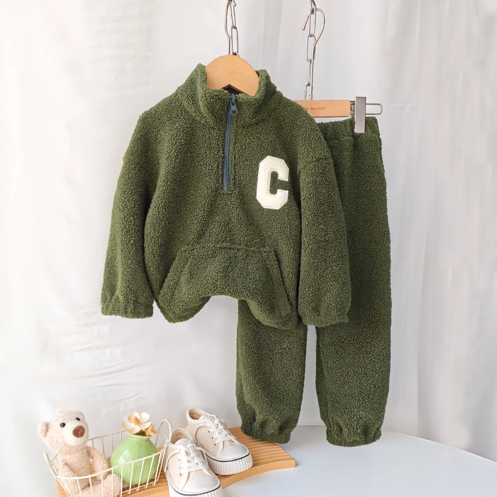 3-7 Jahre Alte Mädchen Herbst- und Winterkleidung, Warme Rosa Plüschjacke mit Hohem Kragen und C-Buchstaben-Design + Hose, Modisches Zweiteiler-Set für Kinder – Detail 16