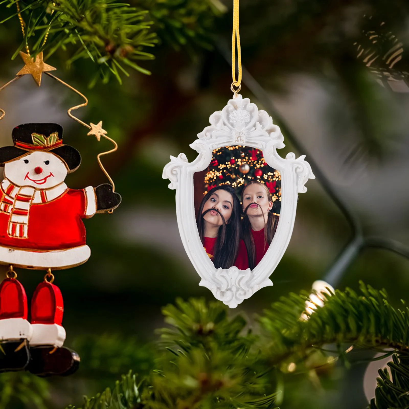 楕円形のヴィンテージフレーム、エンボス加工の額縁飾り、クリスマスツリーの壁掛け、ホリデーデコレーション、お祝いのクリスマスデコレーション