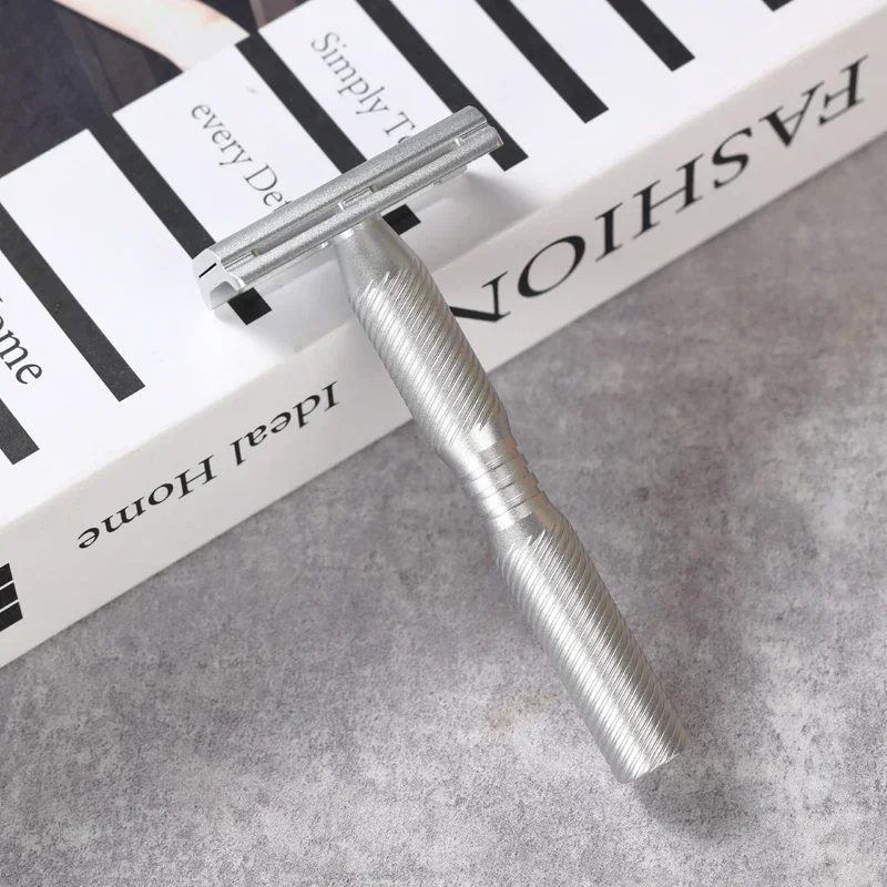 ماكينة حلاقة آمنة خفيفة الوزن من YAQI Ghost (إصدار ألومنيوم) مع فجوة شفرة 0.7 مم توفر حلاقة دقيقة وفعالة للذكور