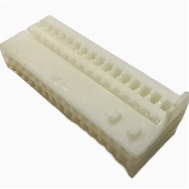 1719059-1 17190591Plastic shell connector