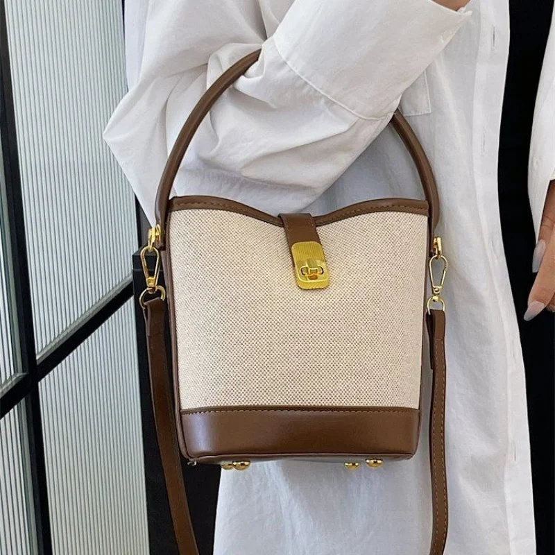 

Famous Designer Elegant Shoulder Bag: Leather Handbag For Women In Popular Classic Luxury Brand Style