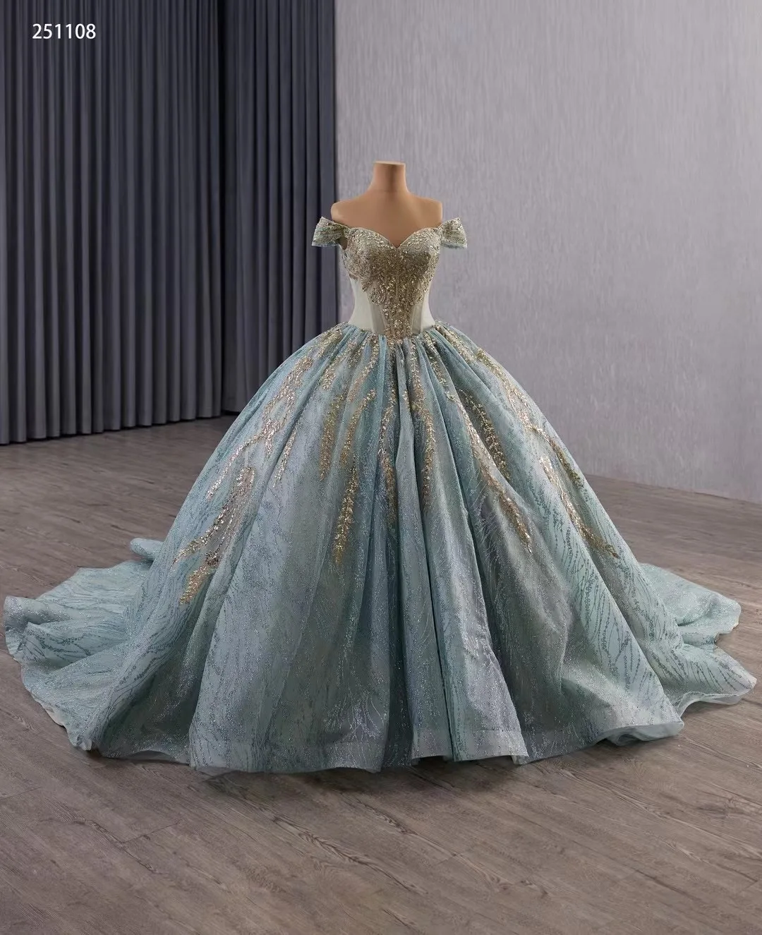 ชุดเดรสออกงานแบบเปิดไหล่สำหรับงาน Quinceanera ทรงบอลกาวน์ ประดับลูกไม้ปักลาย ประดับด้วยลูกปัด สไตล์เม็กซิกัน สำหรับงานฉลองอายุ 16 ปี (Sweet 16) และงานฉลองอายุ 15 ปี (15 Anos) สามารถสั่งตัดได้