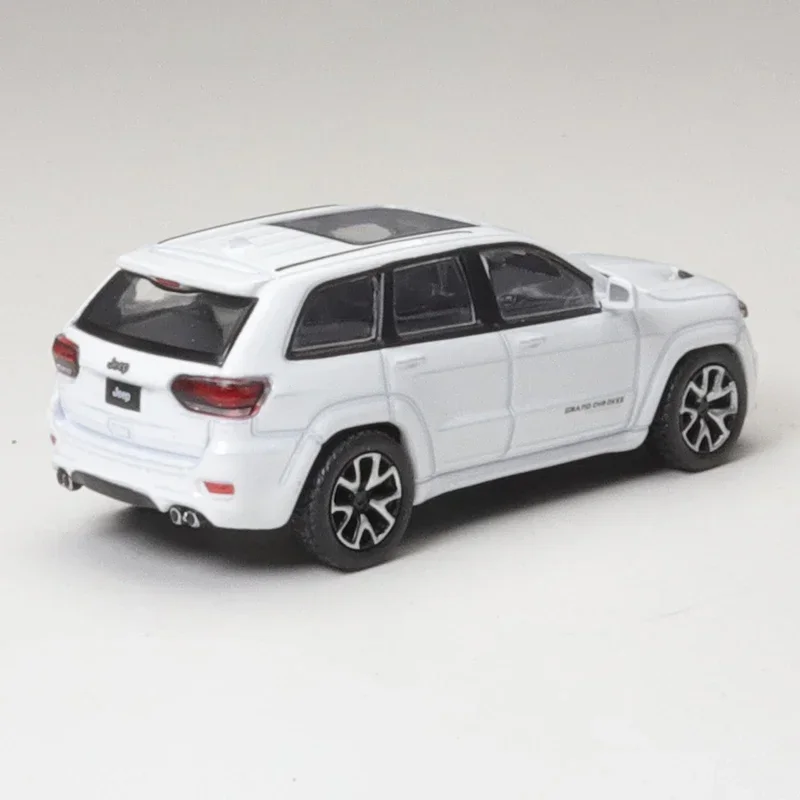 JKM 1/64 Jeep Grand Cherokee Trackhawk 2019 Alloy Car Diecast Model Shock Absorption Model Toy Car Friends Gifts