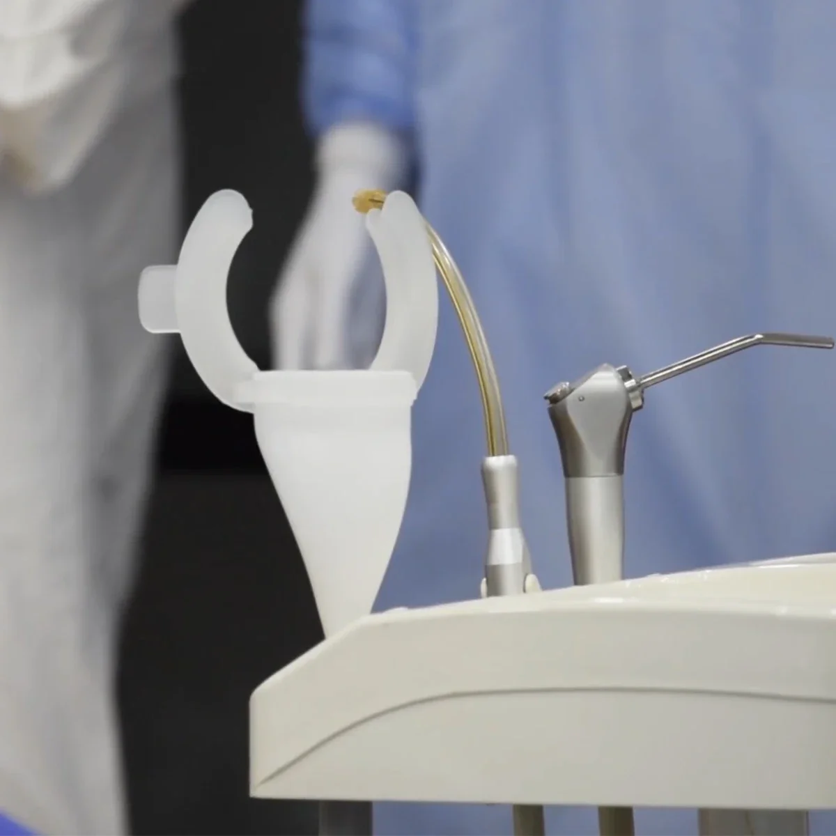 1pc Dental Mouth Opener HVE Suction Droplets Dental Cheek Lip Retractor Suction Mouth Opener for  Dental Chair HVE  Suction