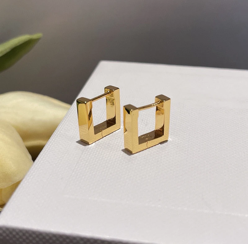 Europe Designer Brand Brass 18k Gold Plated Geometric Flash Diamond Stereo Small Square Earrings Woman Jewelry Trend