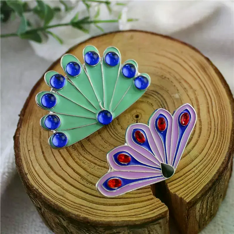 1Pcs Crystal Diamond Peacock Animal Pin Anime Creative Fantail Brooch Role Play Props Men And Women Backpack Jewelry Gift