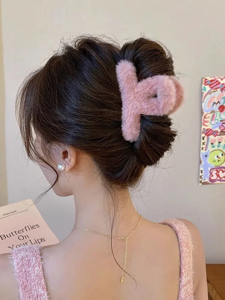 Plush Faux Rabbit Fur Cross Hair Claw Clips para mulheres, grandes grampos de rabo de cavalo, presilhas, acessórios para meninas, macio, inverno