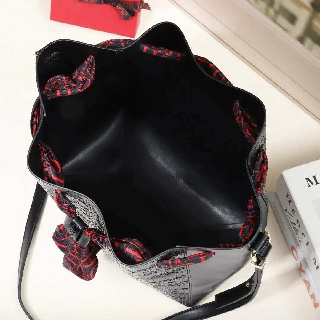 حقيبة ساعي عصرية فريدة من نوعها لعام 2025 للنساء غير الرسميين بسعة كبيرة وتصميم عصري وبسيط #3