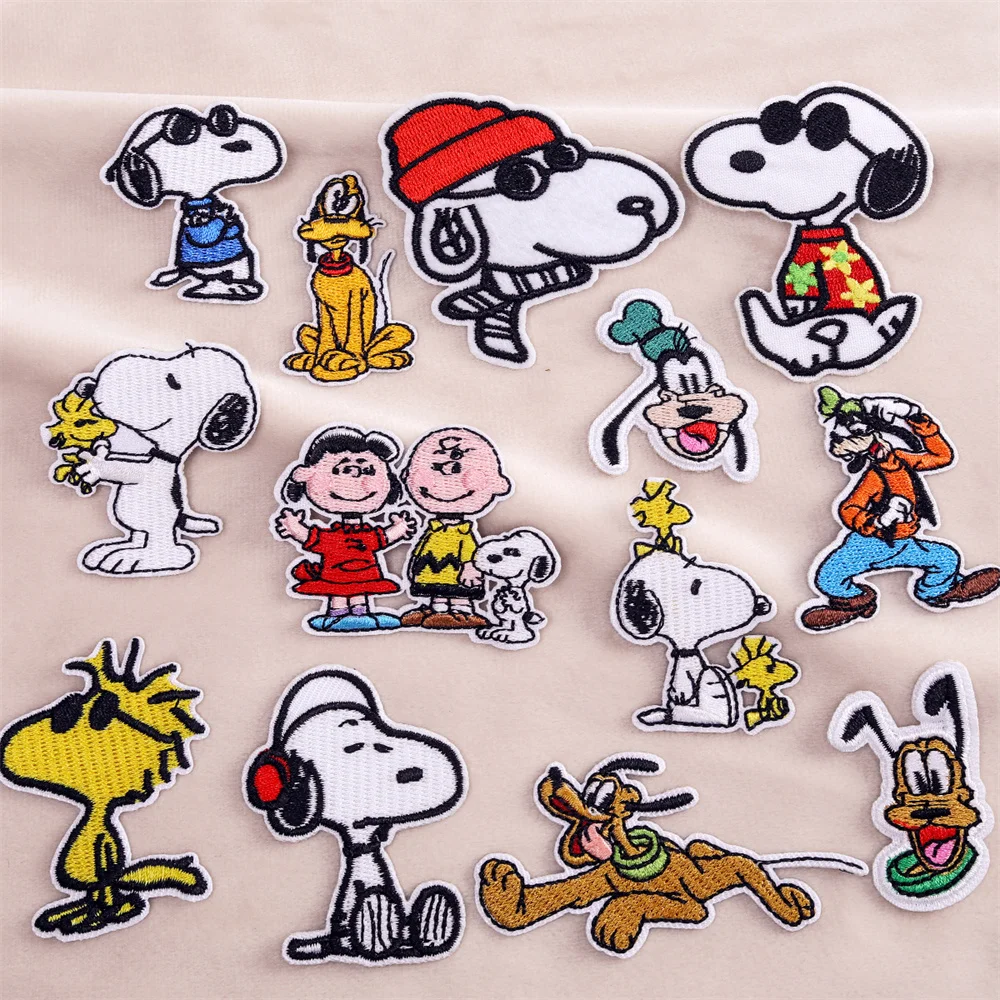 Patch bonito do bordado dos desenhos animados com Snoopy, Padrão do cão, logotipo bordado, jaqueta, bagagem, caixa do telefone, remendo da decoração