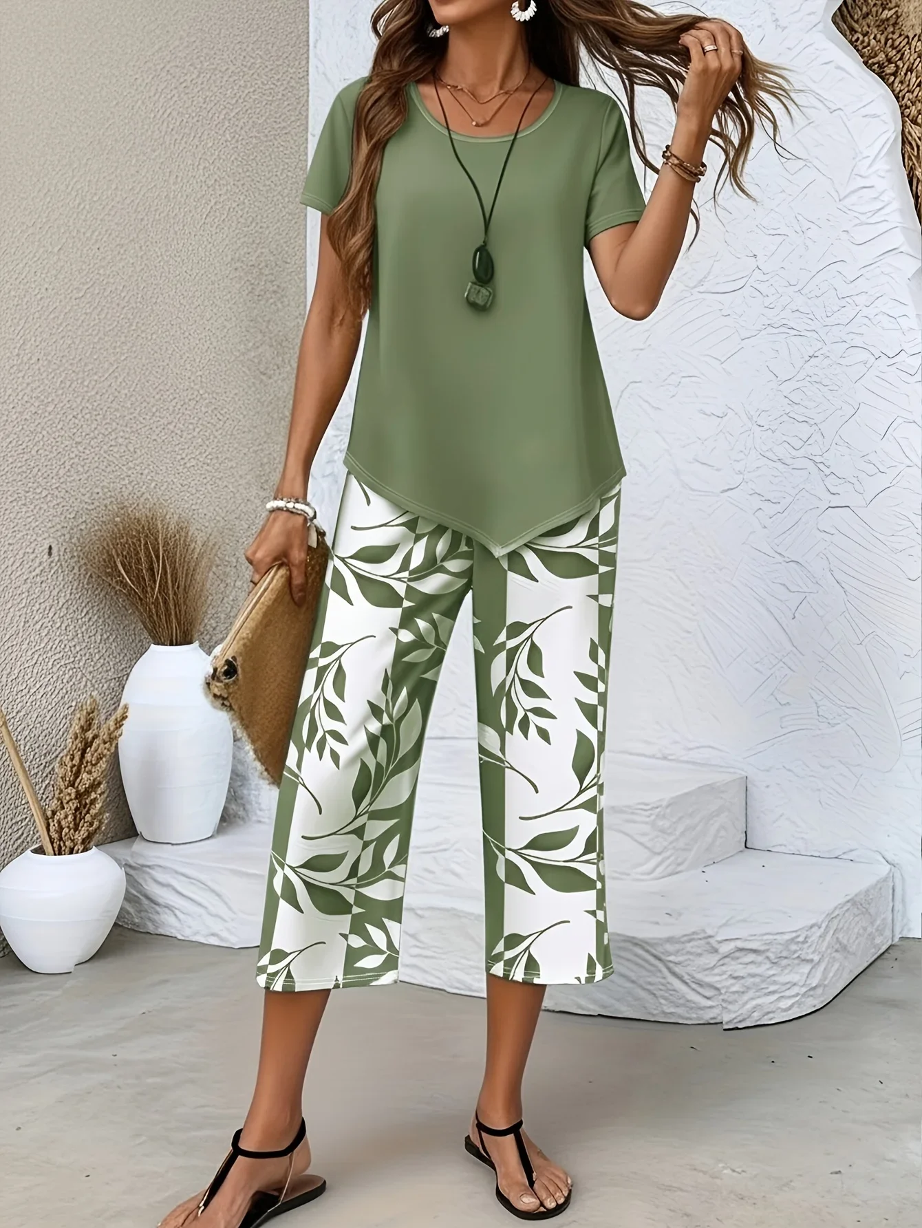 Spring and Summer Women's Casual Two-piece Tet, Short-sleeved Crew Neck Top, Leaf-printed Wide-leg Pants, Loose and Comfortable, Versatile Casual Suit for Daily Street Commuting
