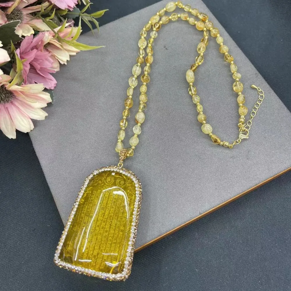 

Synthetic Honey Wax Pendant Women's Crystal Necklace Personalized Fashion Simple Ladies Clothing Paired with Exquisite Jewelry