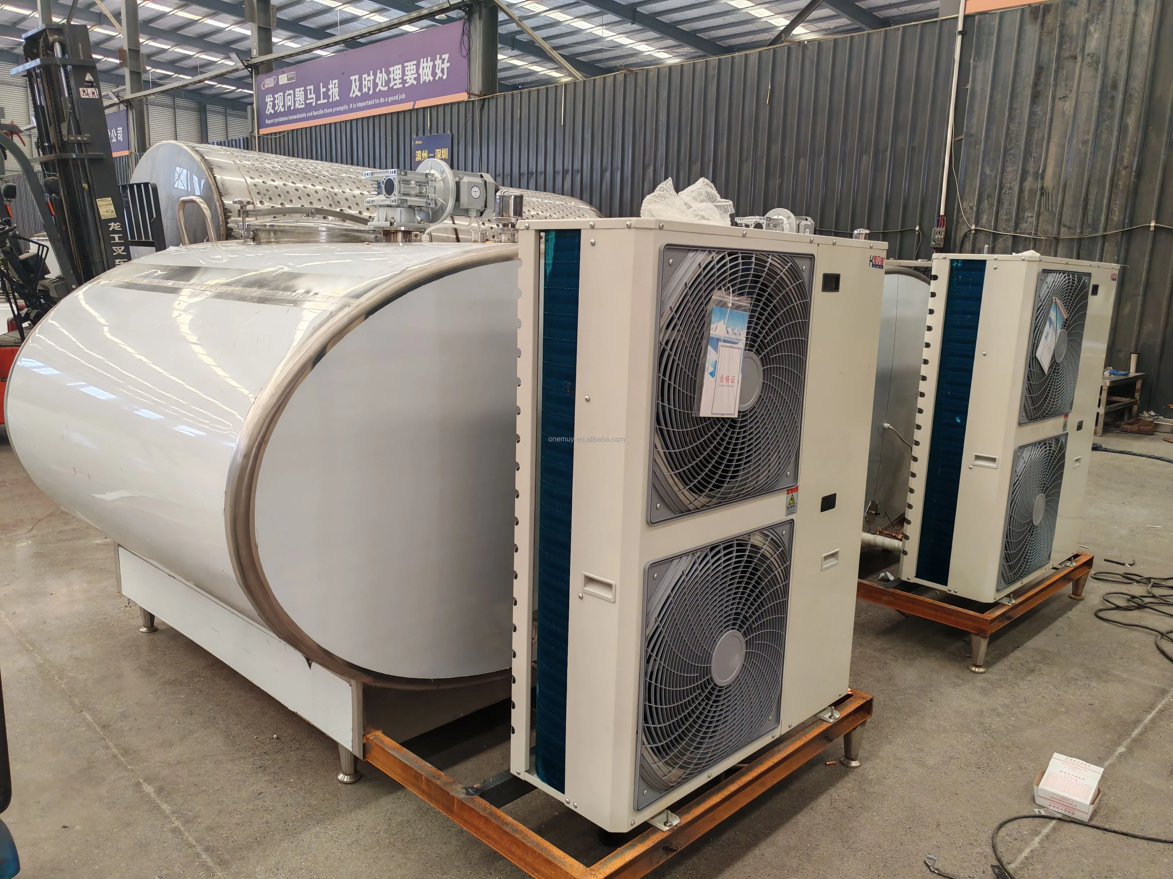 

Large Capacity Milk Cooling Tank 5000L Rapid Chilling Refrigerated Silo with Cooling Automatic Control for Dairy Customized