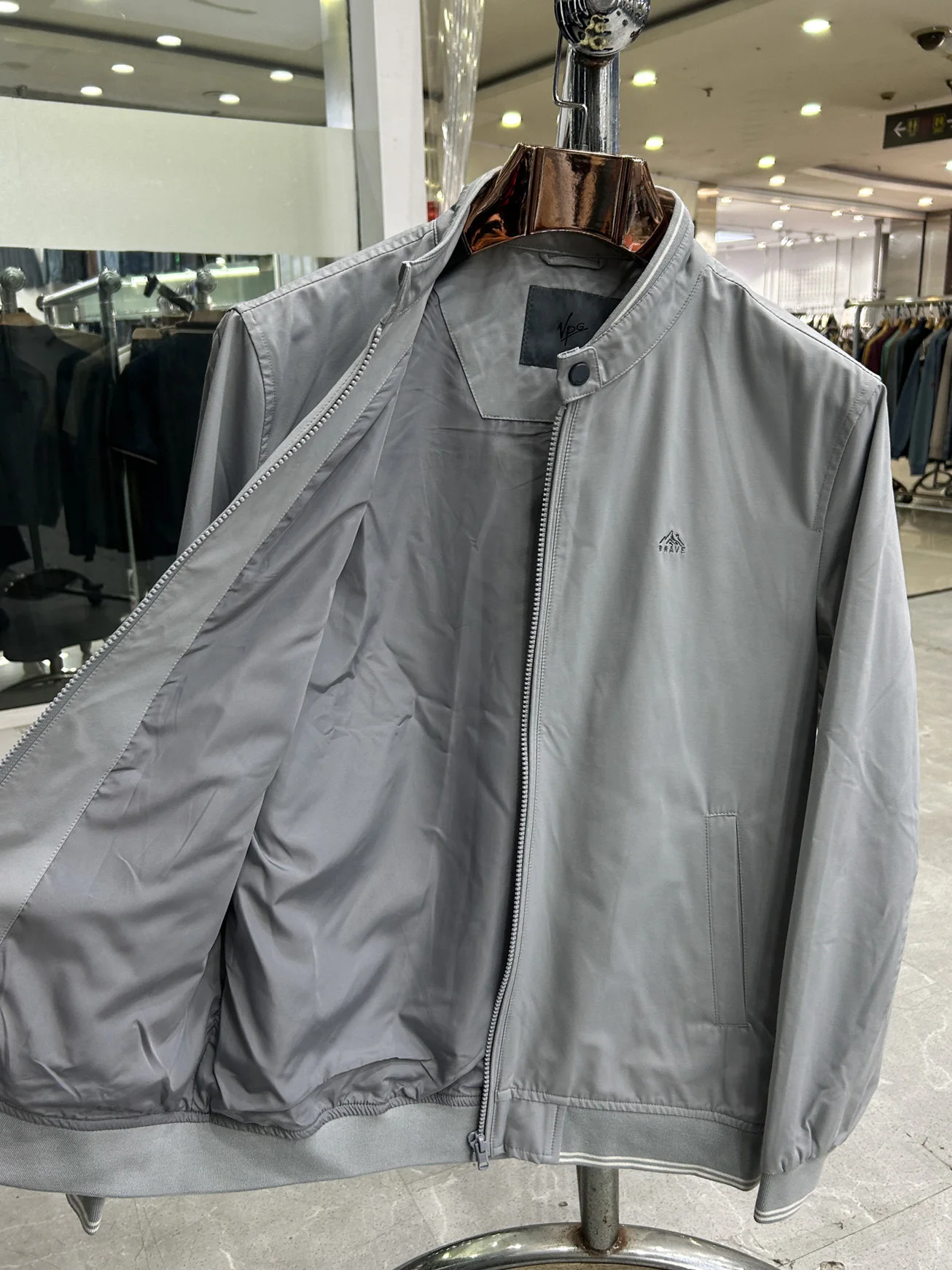 Chaqueta Elegante de Cuello Alto para Hombre, Primavera-Otoño, T023, Bordada, Corte Estándar, Estilo Casual, Fibra de Poliést...