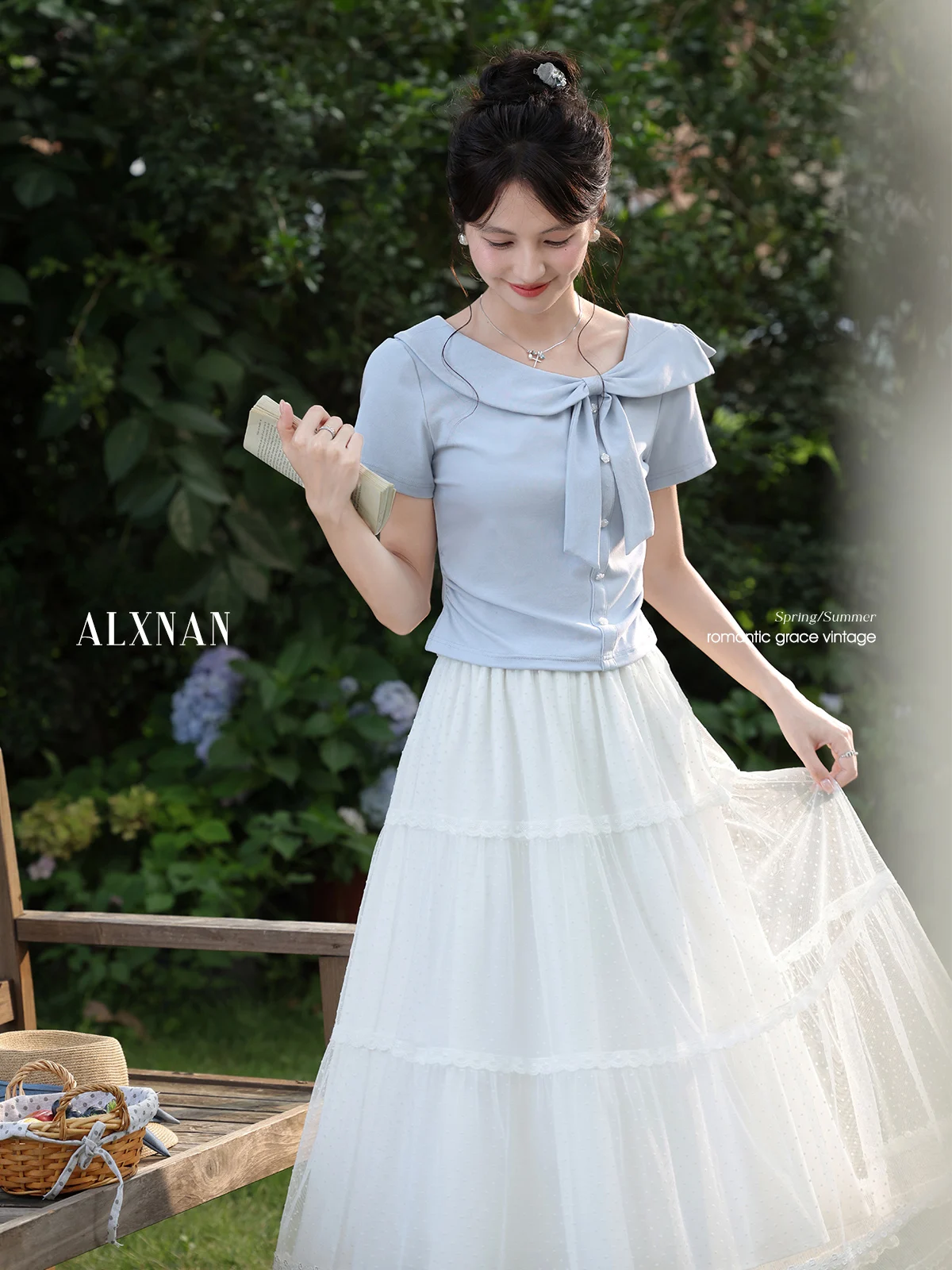 

ALXNAN Plus Size T-shirt Light Blue Irregular Bow Design Oblique Shoulder Women's T-shirt Summer Short Sleeve Tops Ladies D11503