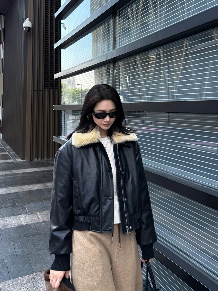 Women's short leather jacket with motorcycle-style outerwear, detachable fur collar, ribbed hem, retro and loose winter jacket