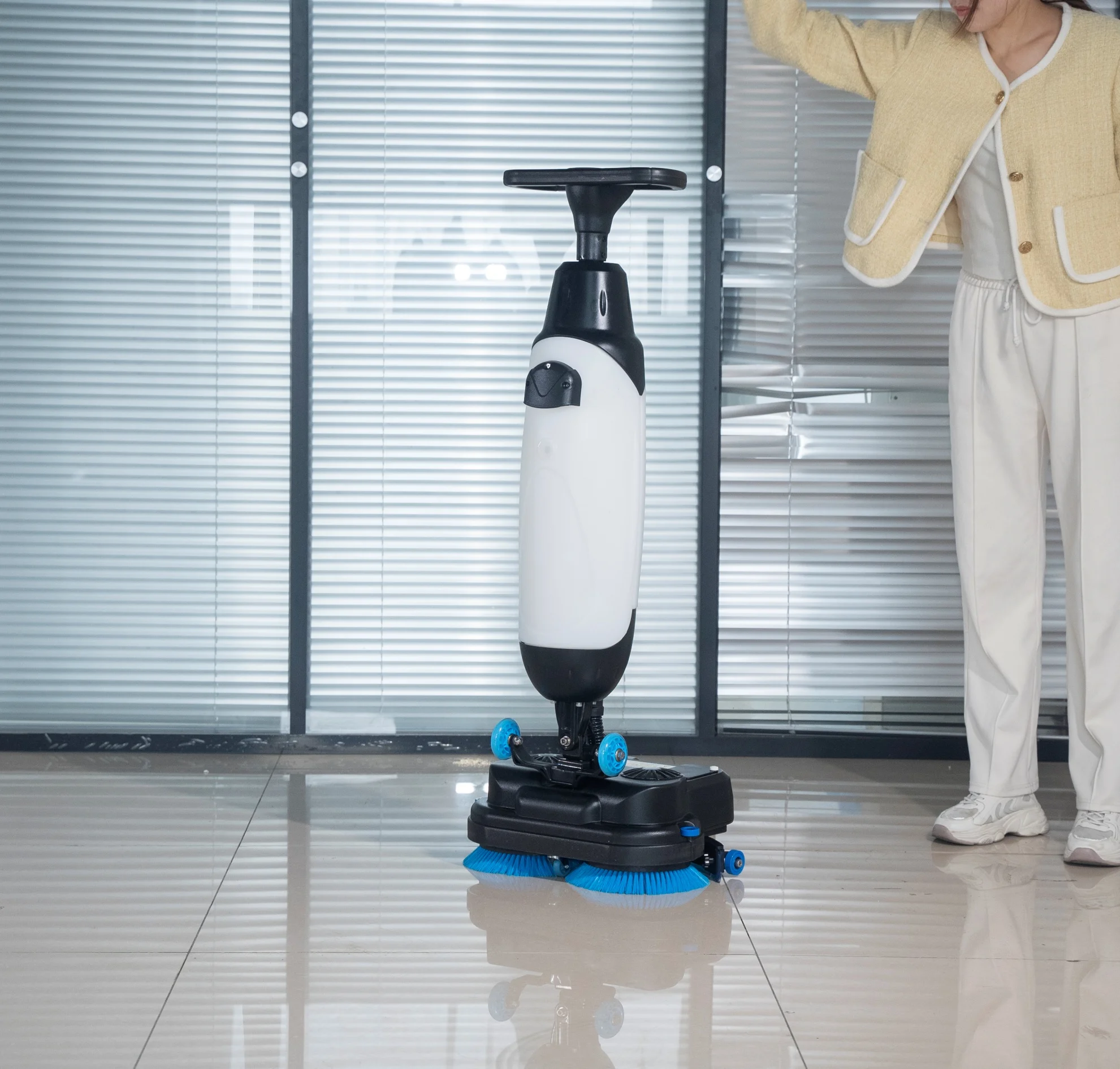 KUER Factory KR-XS430 Li-ion Battery Portable  Floor Washing Cleaning Machine Small Electric Floor Scrubber