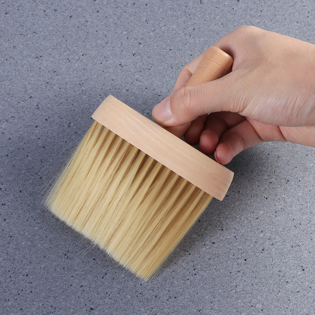 فرشاة بشعيرات الخنزير ناعمة الملمس لإزالة الشعر بسرعة عرض موقف أداة صالون متينة لتصفيف الشعر والرقبة المنفضة