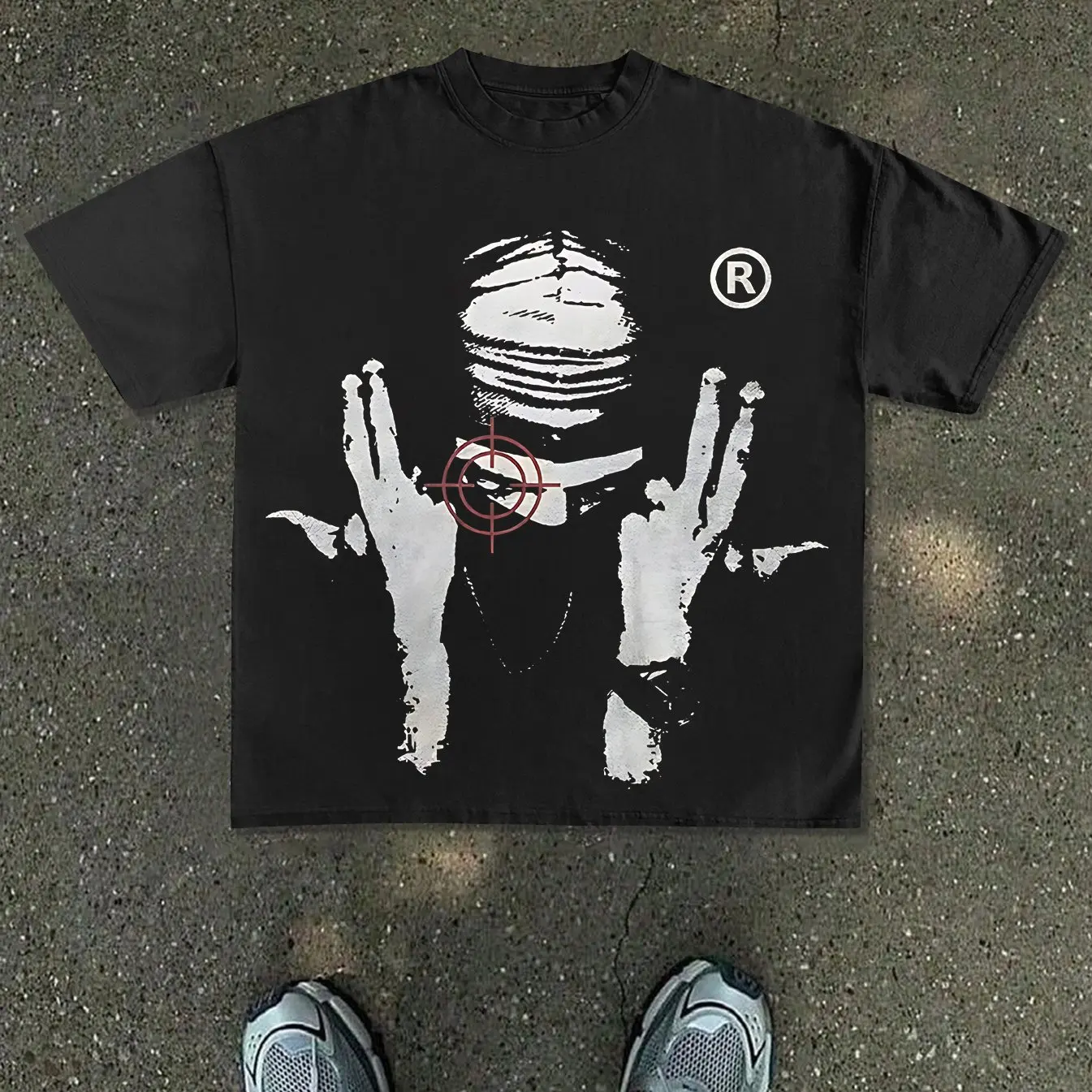 The Front of The New Men's T-shirt Is Printed with An Old Masked Portrait Pattern Creating A Trendy and Casual Street Atmosphere