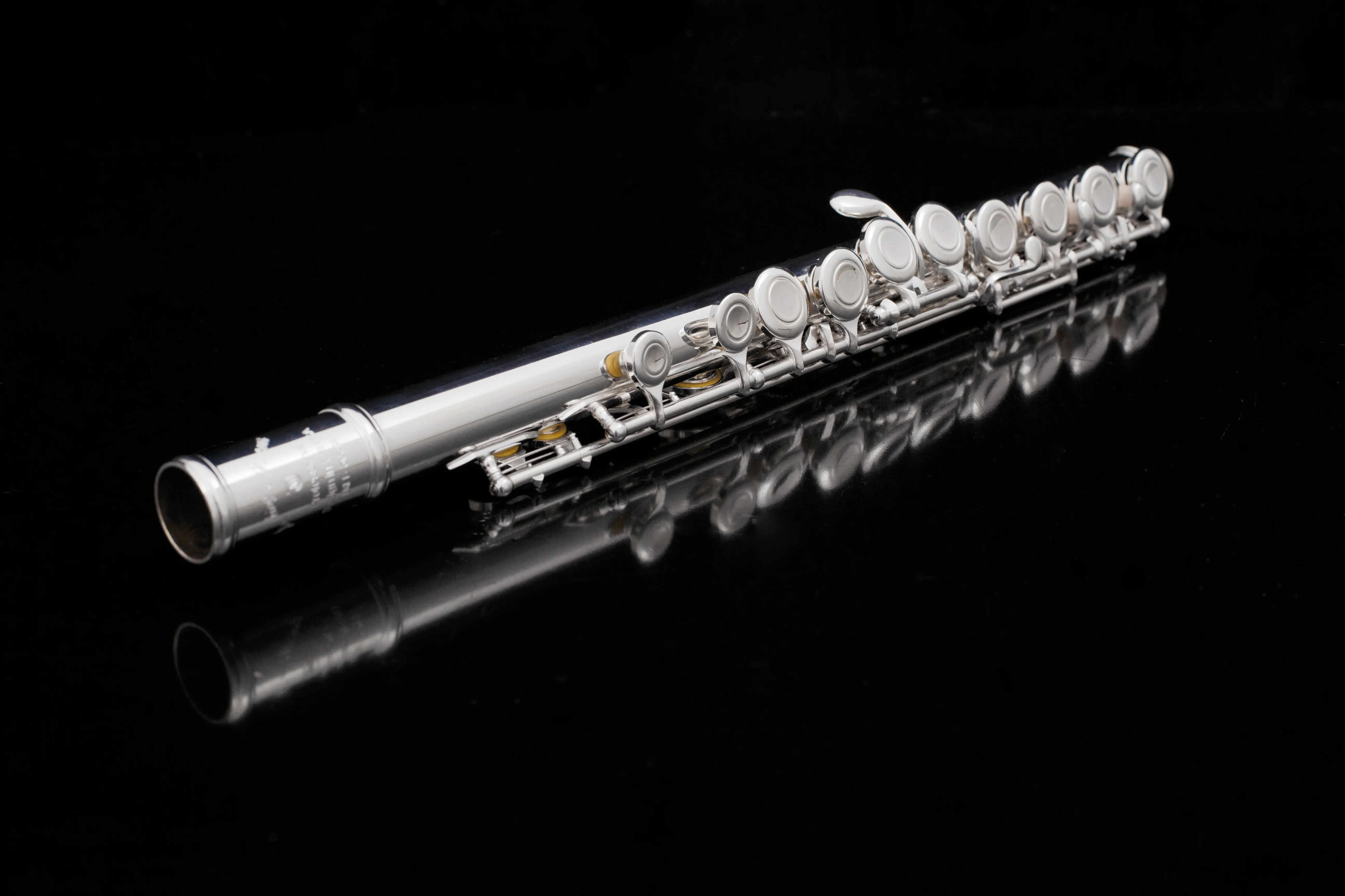 Wholesale Professional Musical Instrument For Beginners 16-hole Silver-plated Flute OEM