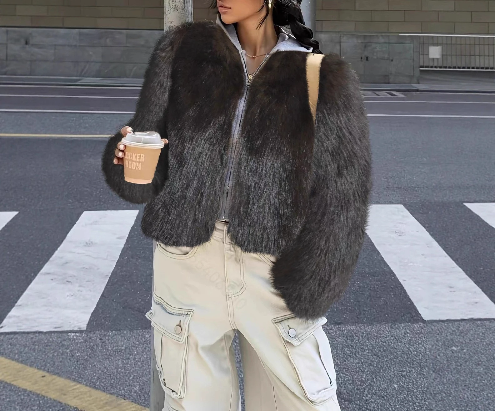 ブラウンフェイクファーコート レディース 秋冬新作 ライトラグジュアリーファートップス 袖丈がおしゃれなショートジャケット