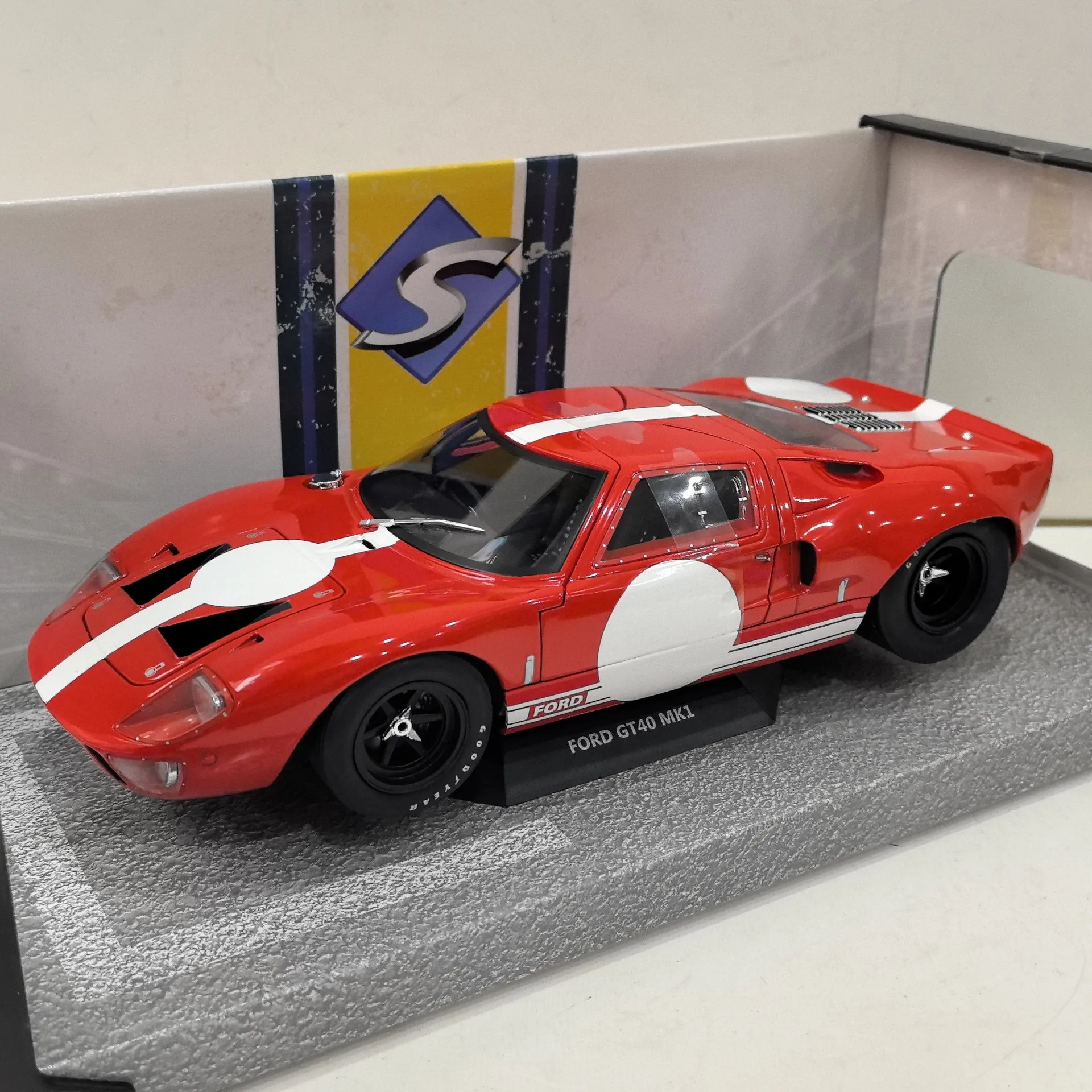 

Diecast SOLIDO 1/18 Scale FORD GT40 1966 Red Ford Racing Alloy Car Model Collectible Toy Gift Souvenir Display Ornament