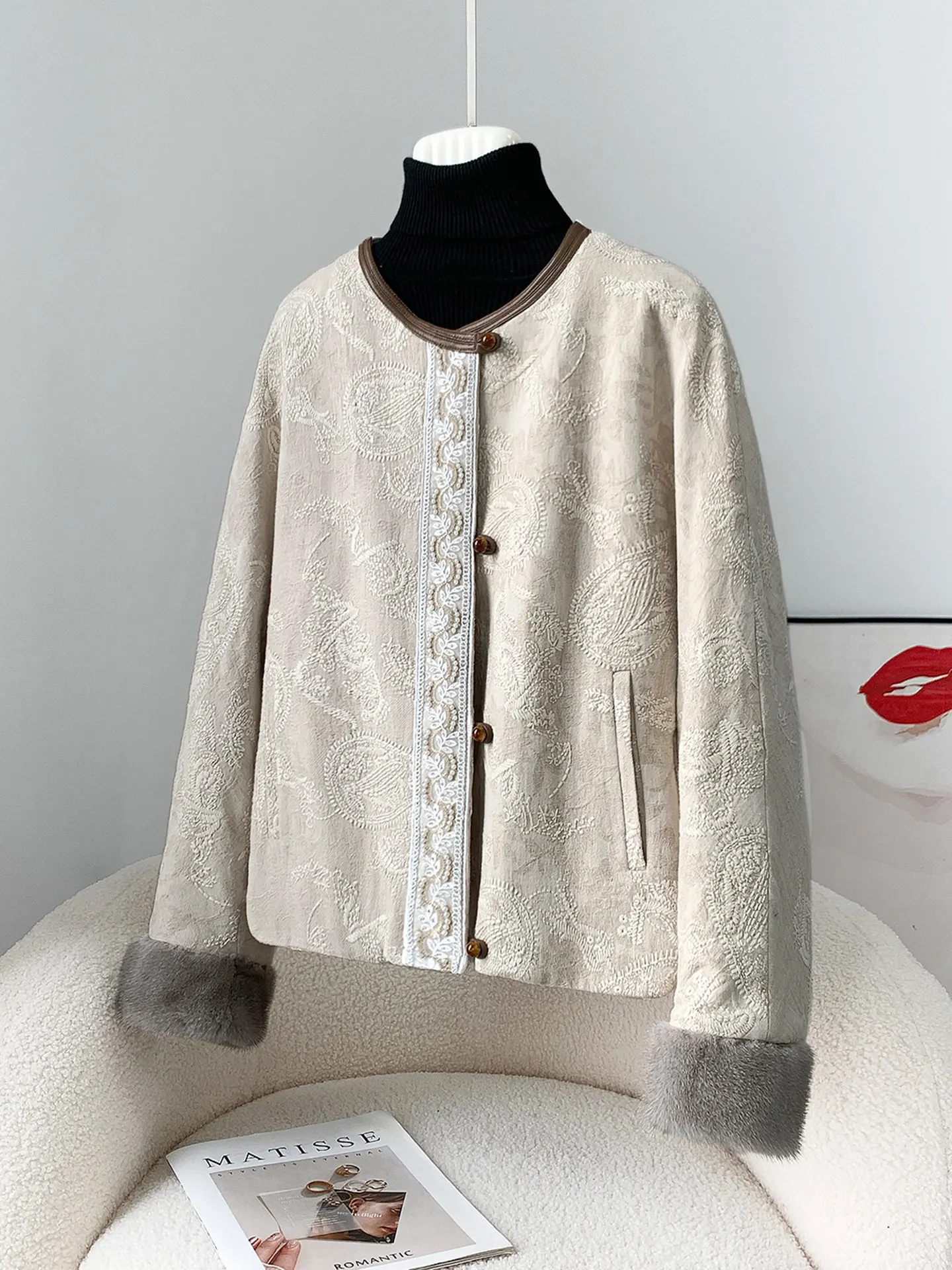 Neuer Pelzmantel im chinesischen Stil für junge Frauen mit importiertem Nerzfell und Maulbeerseiden-Innenfutter, neuer Winterstil 2025,